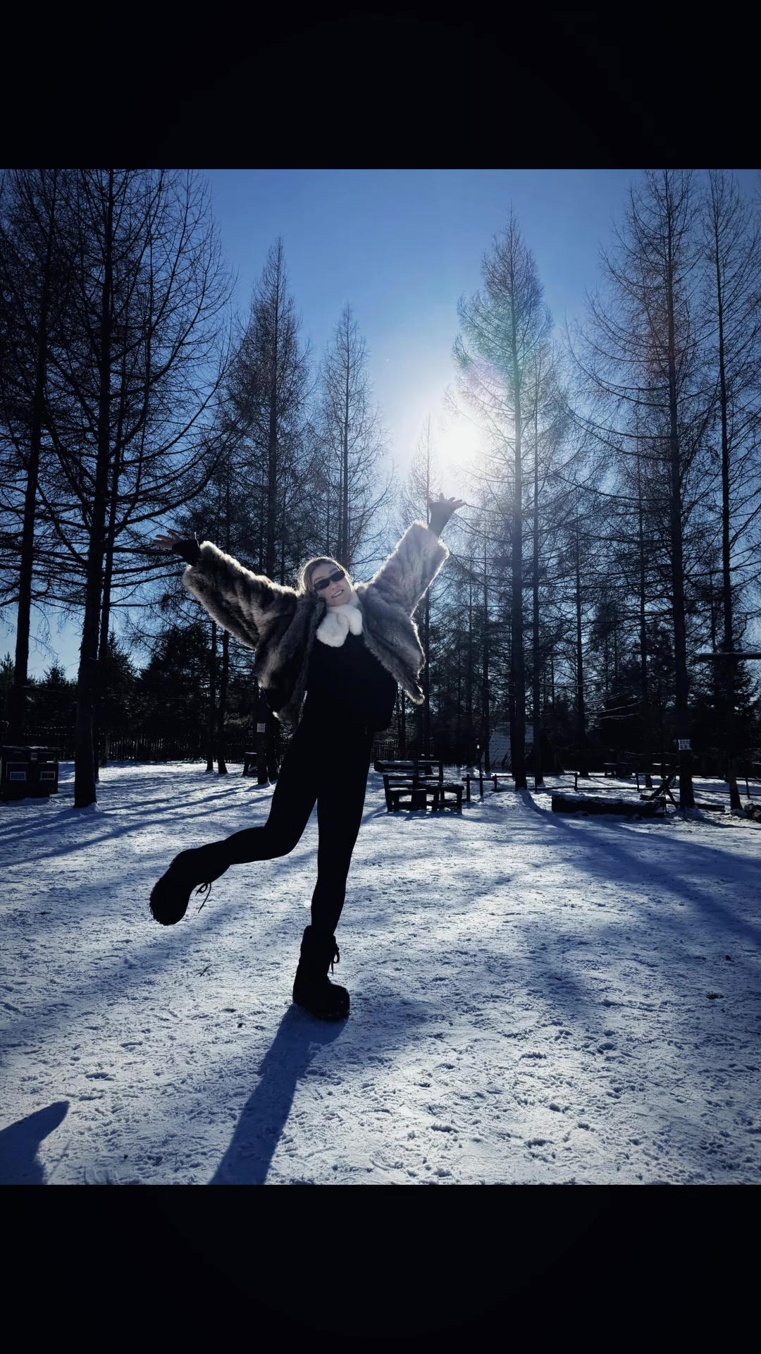 李梦晒日常动态：冻结那时间冻结初遇那一天 冻结住哪一天呢？
